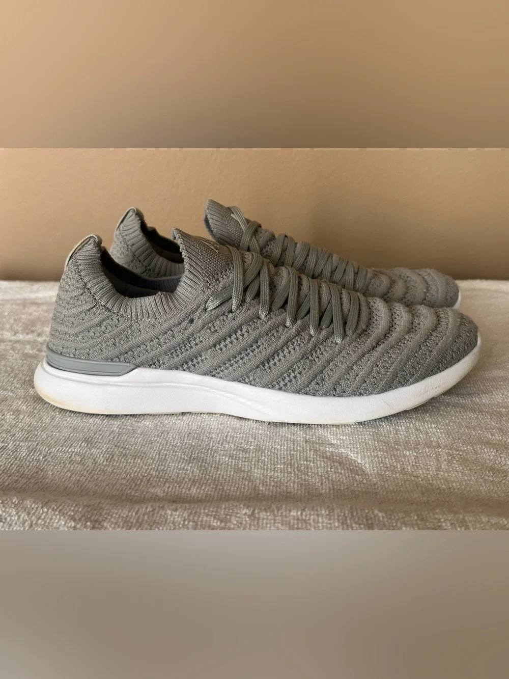 🌟 APL TechLoom Wave Women’s Sneakers - Size 8 - Gray Knit Athletic Shoes 🌟